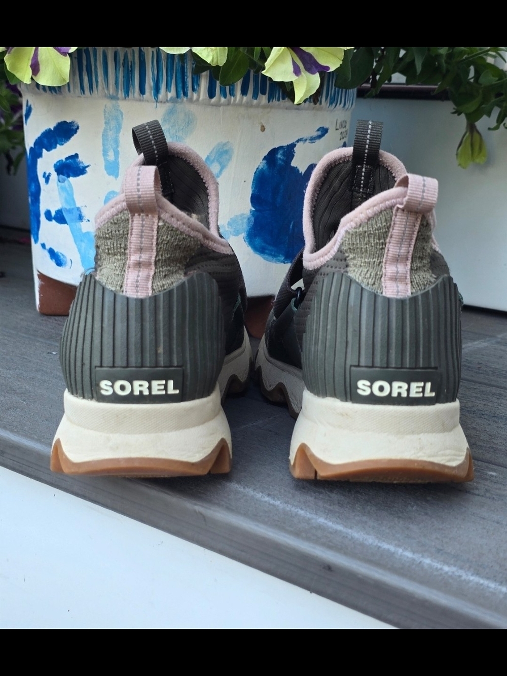 Sorel Olive Green Slip-On Athletic Sneakers w/White Sole & adjustable Strap Sz 7 - Picture 3 of 7